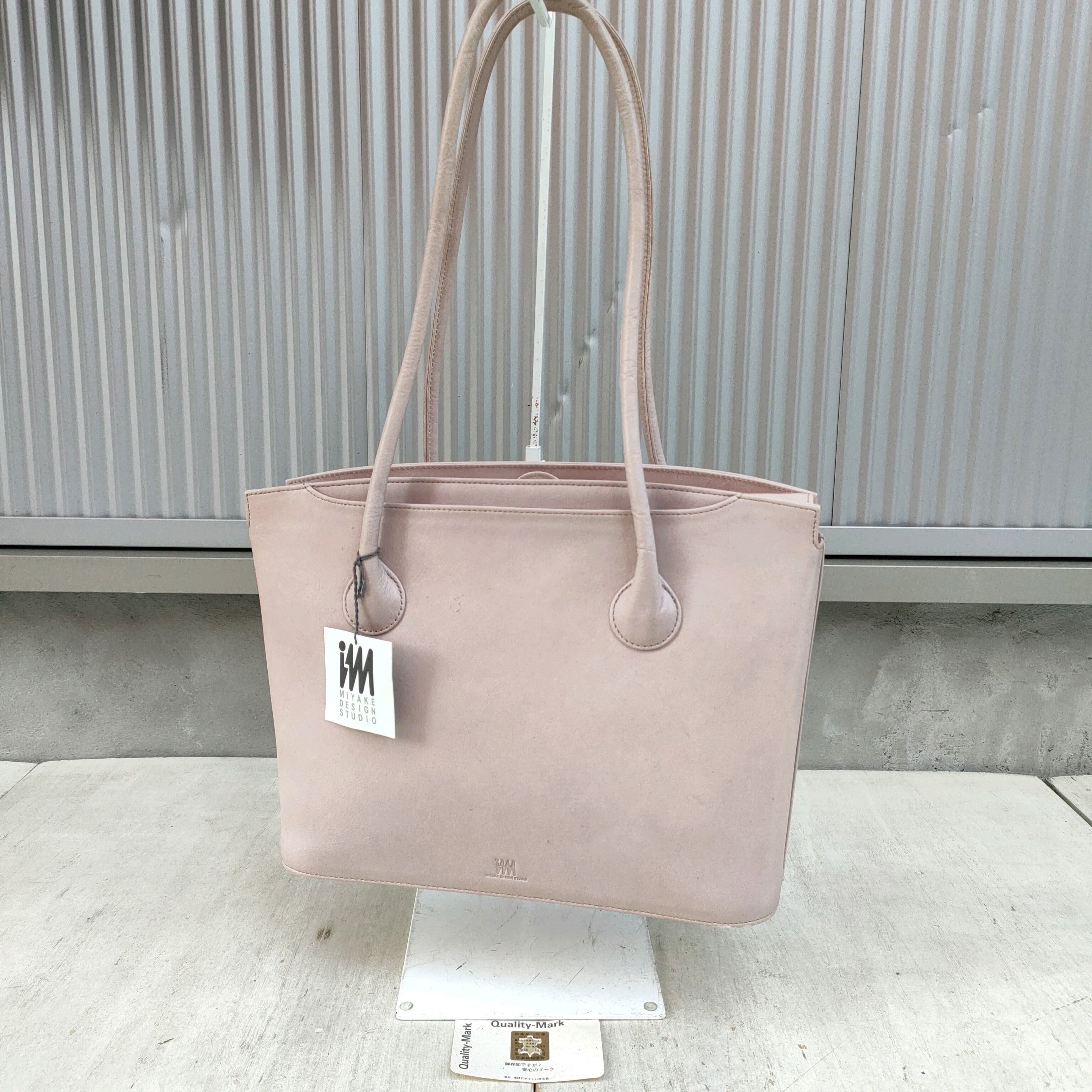 新品　ISSEY MIYAKE　グレー　ショルダーバッグ ハンドバッグ  肩掛け