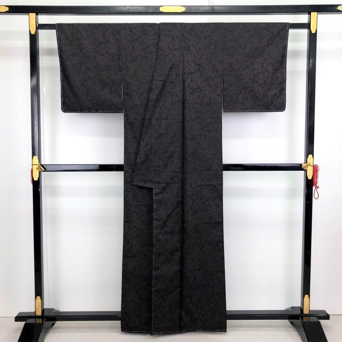 本場縞大島紬 染大島 証紙付 花柄模様 黒色 しつけ糸 K-3204 | Pay ID 