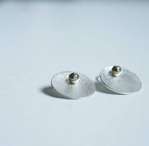 kakeru　（純銀・K18・Diamond）　Pierced　earrings　（スタッズタイプ）