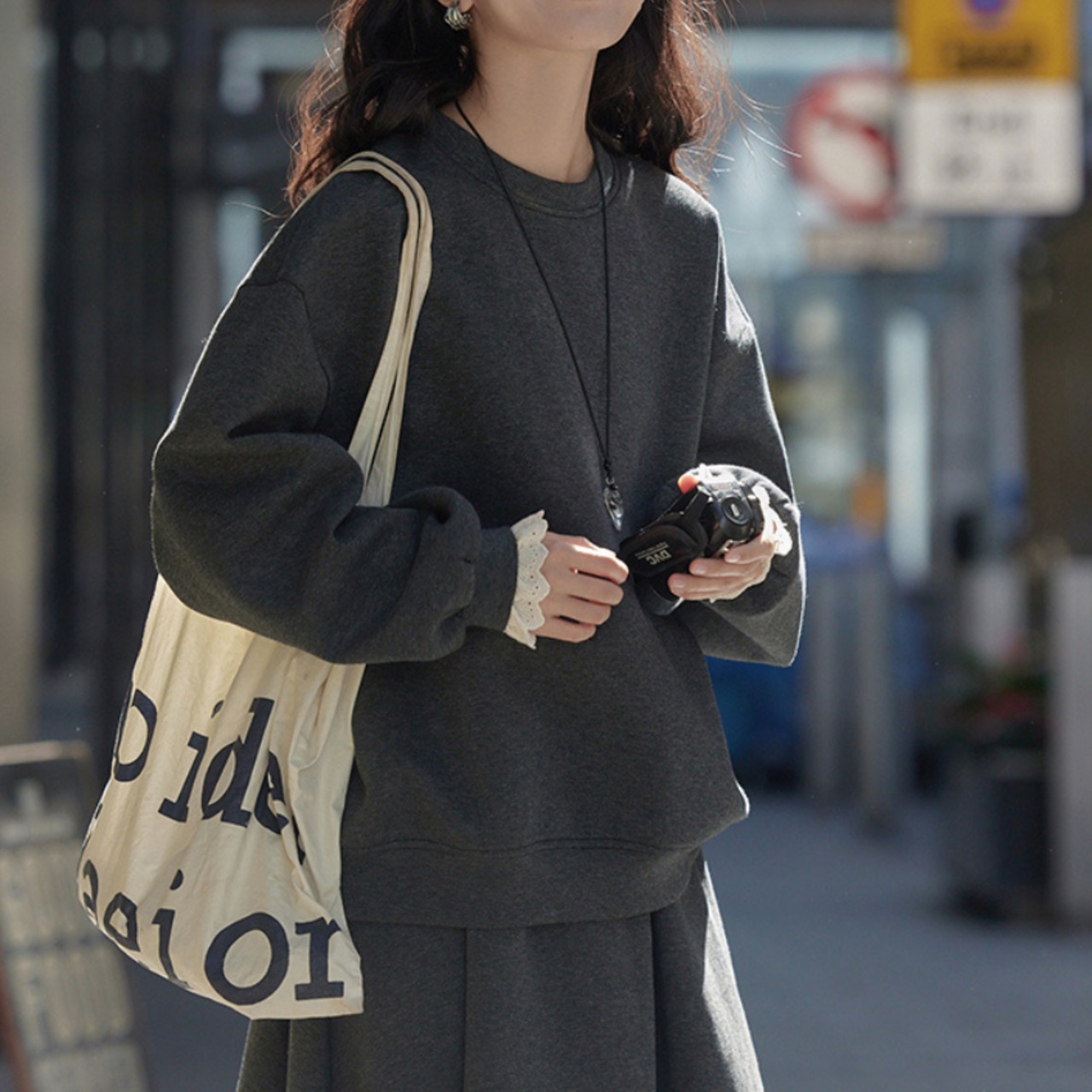 lace cuffs sweatshirt　J00217