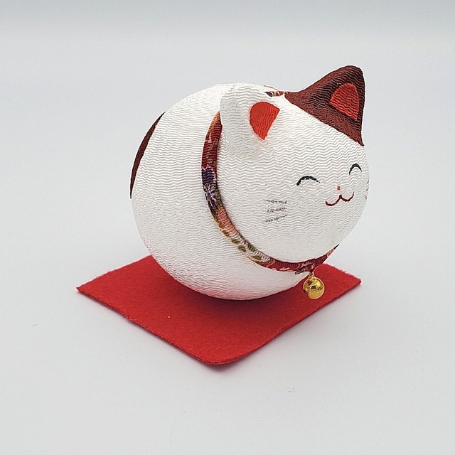 ちりめんのコロコロ猫！(三毛)