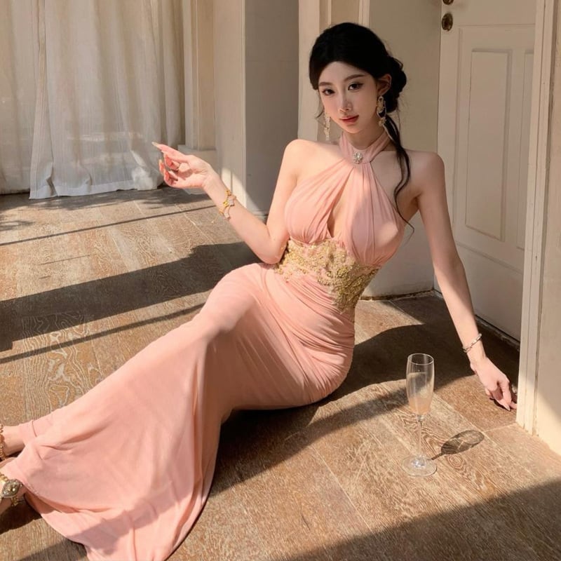 【dress】刺繍ホルターネックワンピース M32922