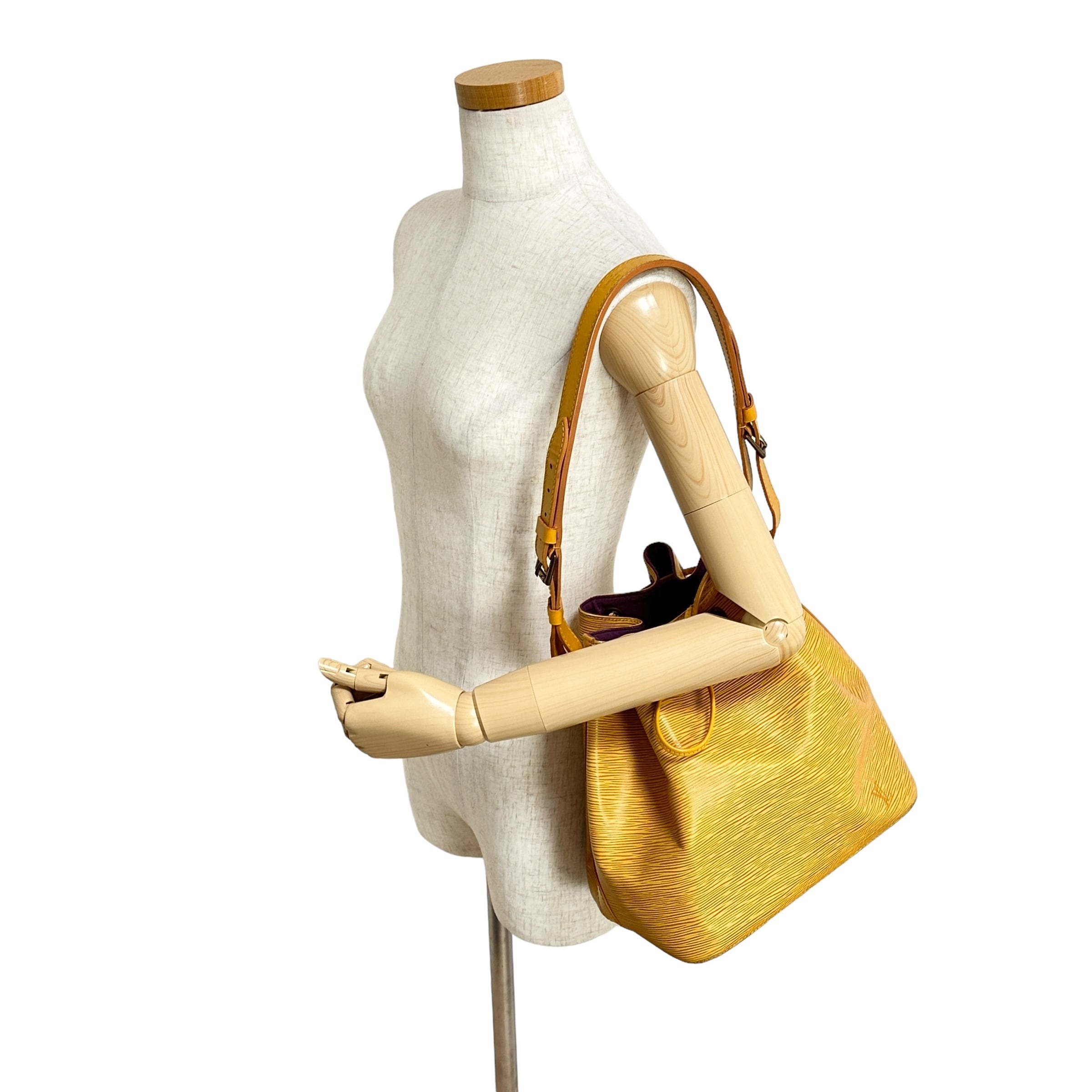 LOUIS VUITTON ルイ・ヴィトン エピ プチノエ イエロー 巾着ショルダー  