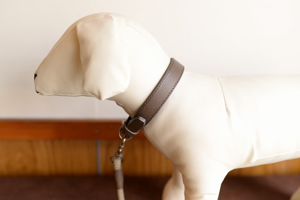 幅が細めの柴犬用の革の首輪とリードのセット S-mSg3L3tb | 犬の首輪
