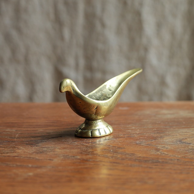 キラリと輝く、真鍮の鳥