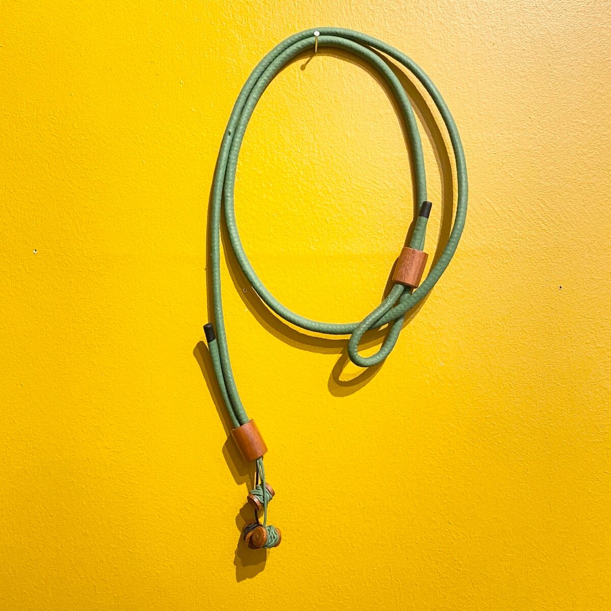 【 DaTribu ダ・トリブ 】ブラジル・アマゾン 天然ゴムネックレス Colar flexeira グリーン