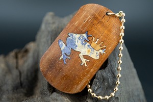 【王族の愛した銘木】 ハワイアンコア ドッグタグ 象嵌 カエルの王様