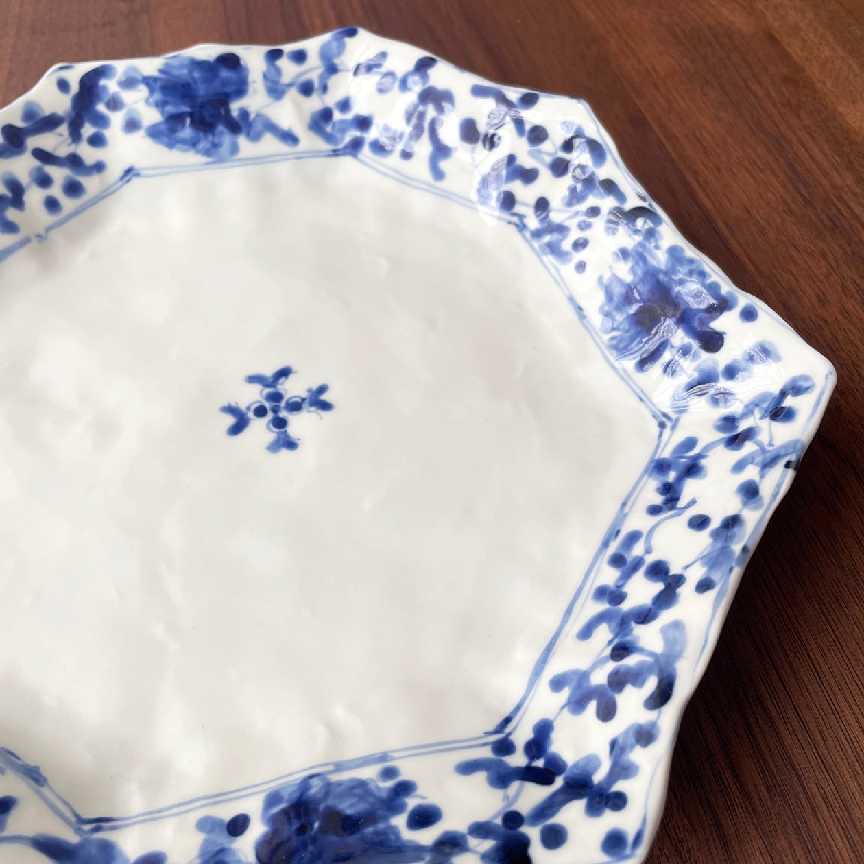 陶芸作家が作るワンプレート。作家の個性が光るデザインと、焼き物