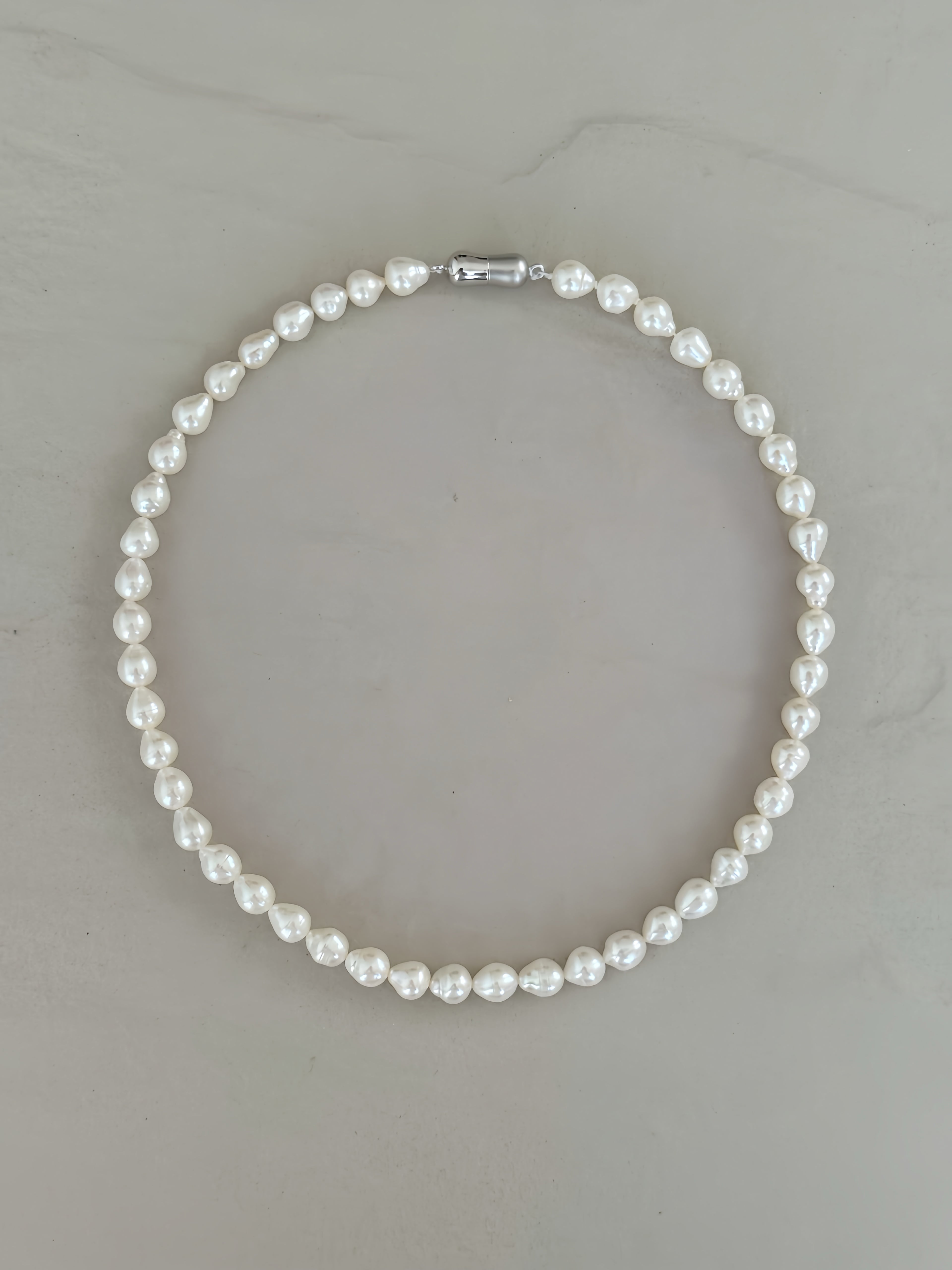 mini drop pearl necklace magnet
