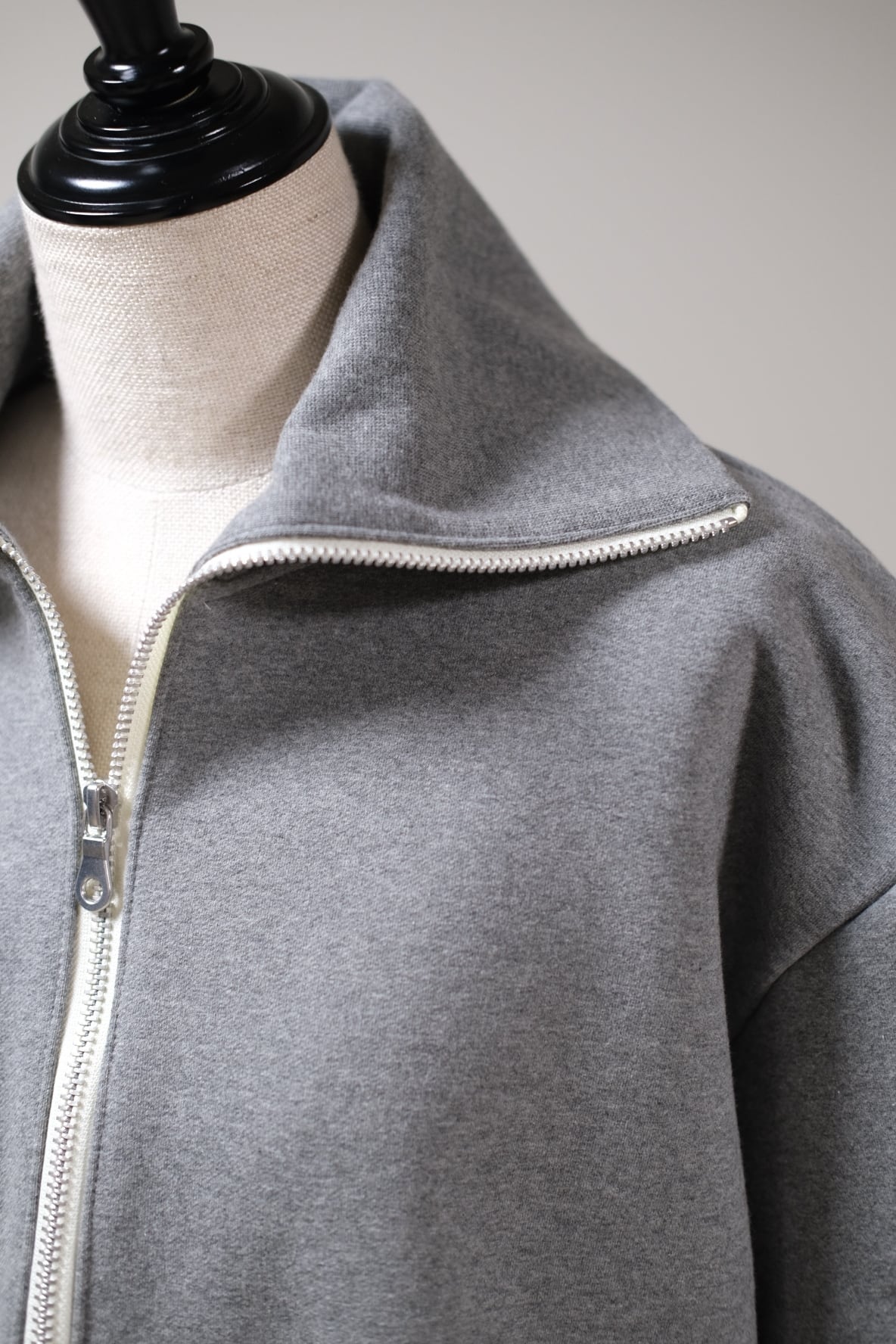 ジュンミカミ　グレー ハーフジップ JUN MIKAMI】 ハーフジップP -grey- | loop