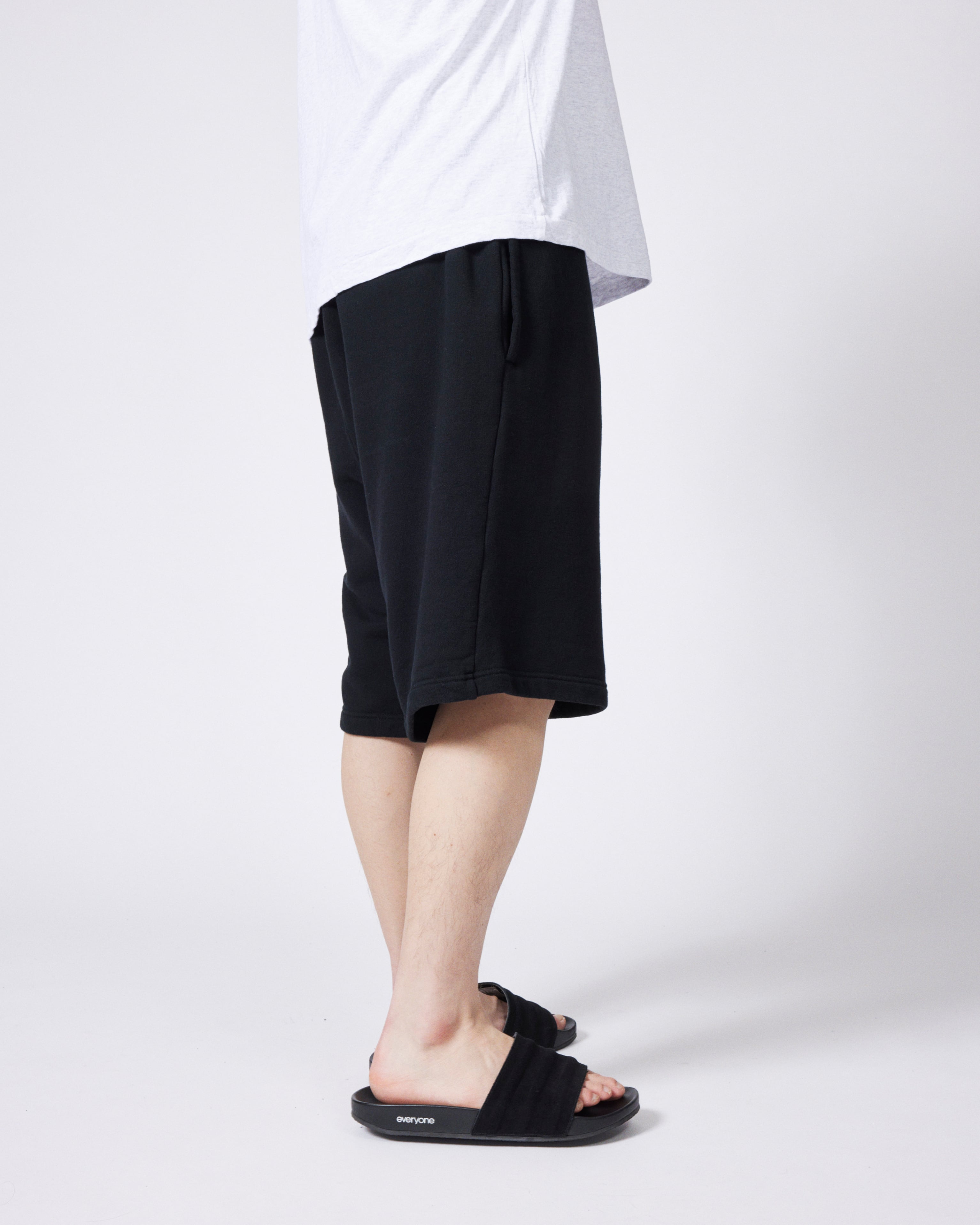 everyone collegiate logo classic sweat shorts (BLACK) | everyone