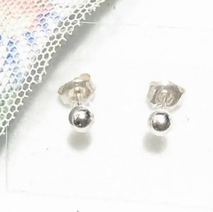 シルバー925製、小粒ボールのスタッドピアス  アクセサリーのセール通販　11142S