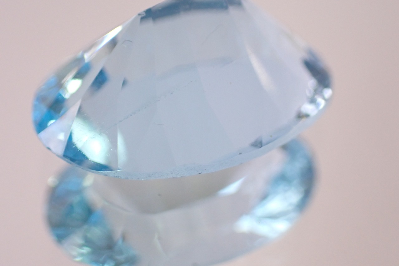 スイスブルートパーズ(コンケーブカット)　11.03ct　[C10‐113]