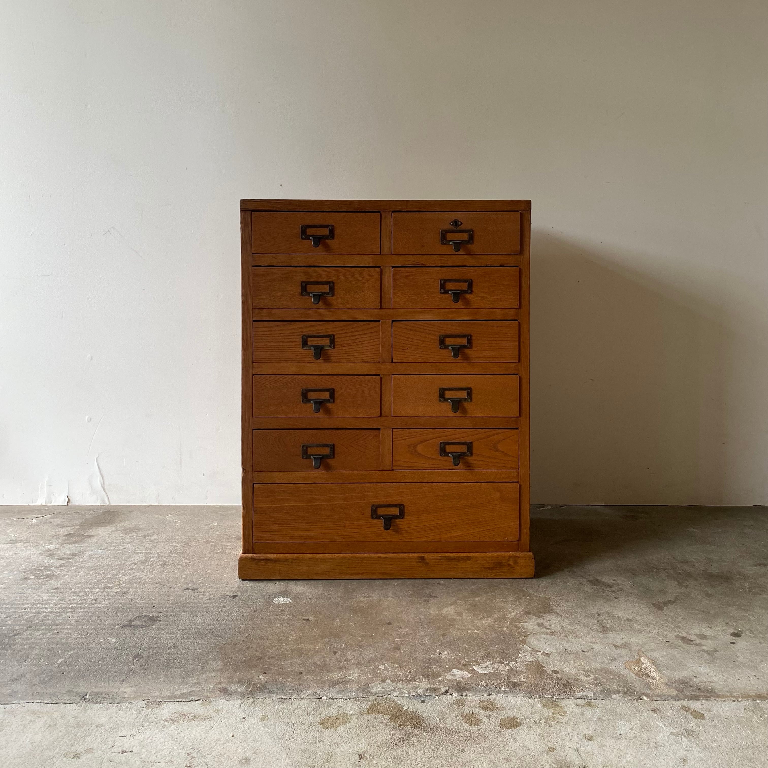 引き出し11杯　1064