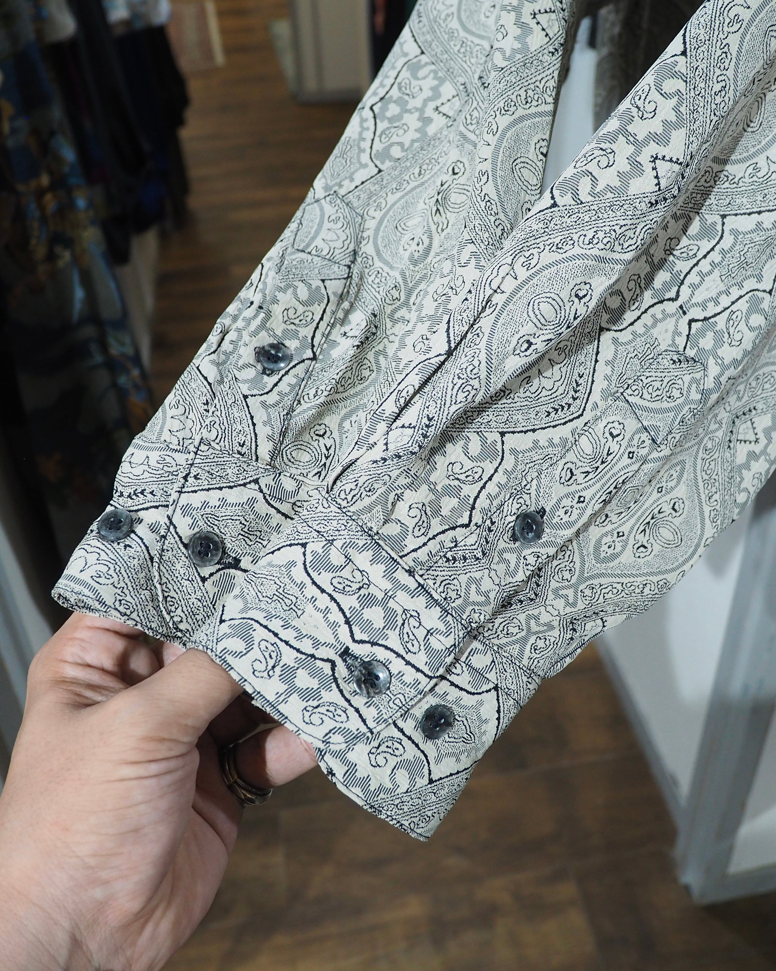 1990s " GOOUCH - Phiz " Beautiful Arabesque pattern Embroidery vintage loose Shirt