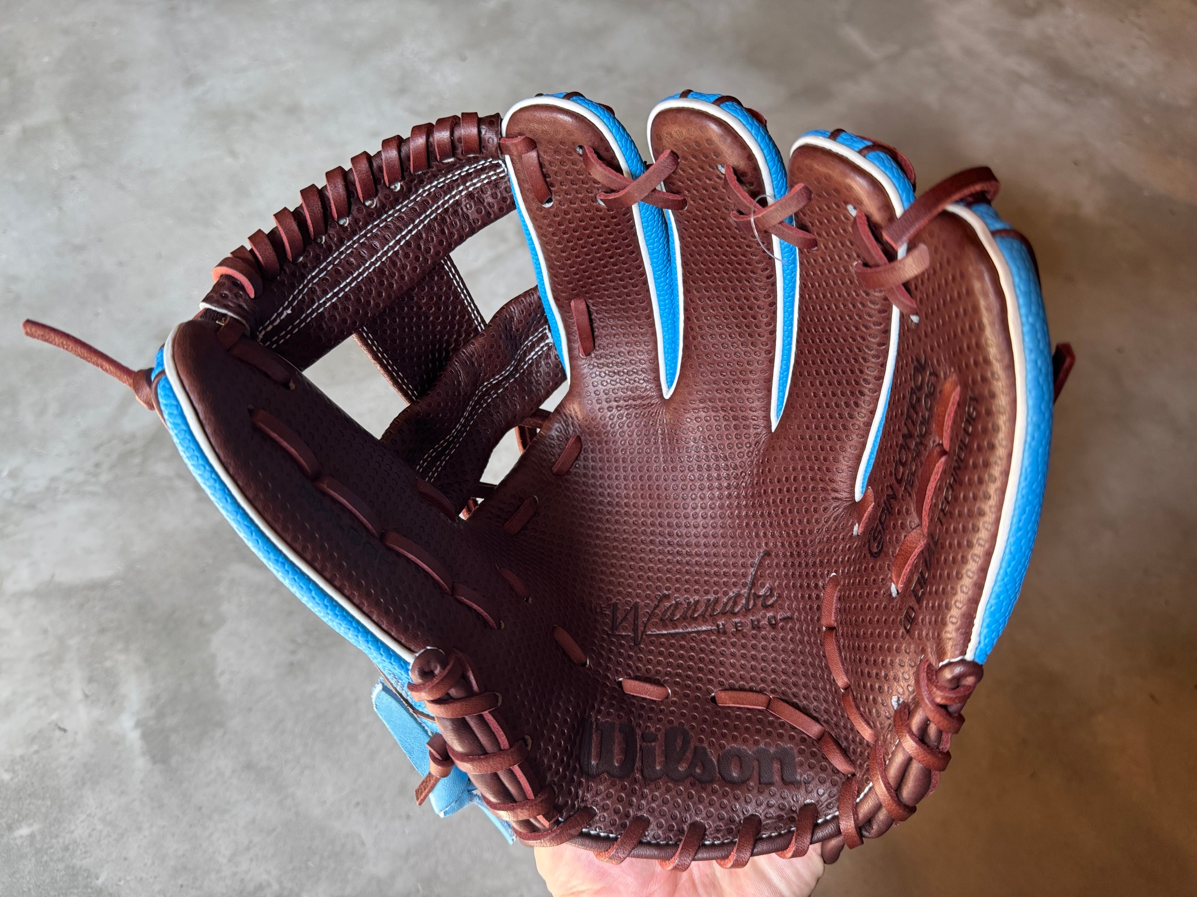 2025年限定モデル The Wannabe Hero DUAL 86型【Wilson】軟式用グラブ