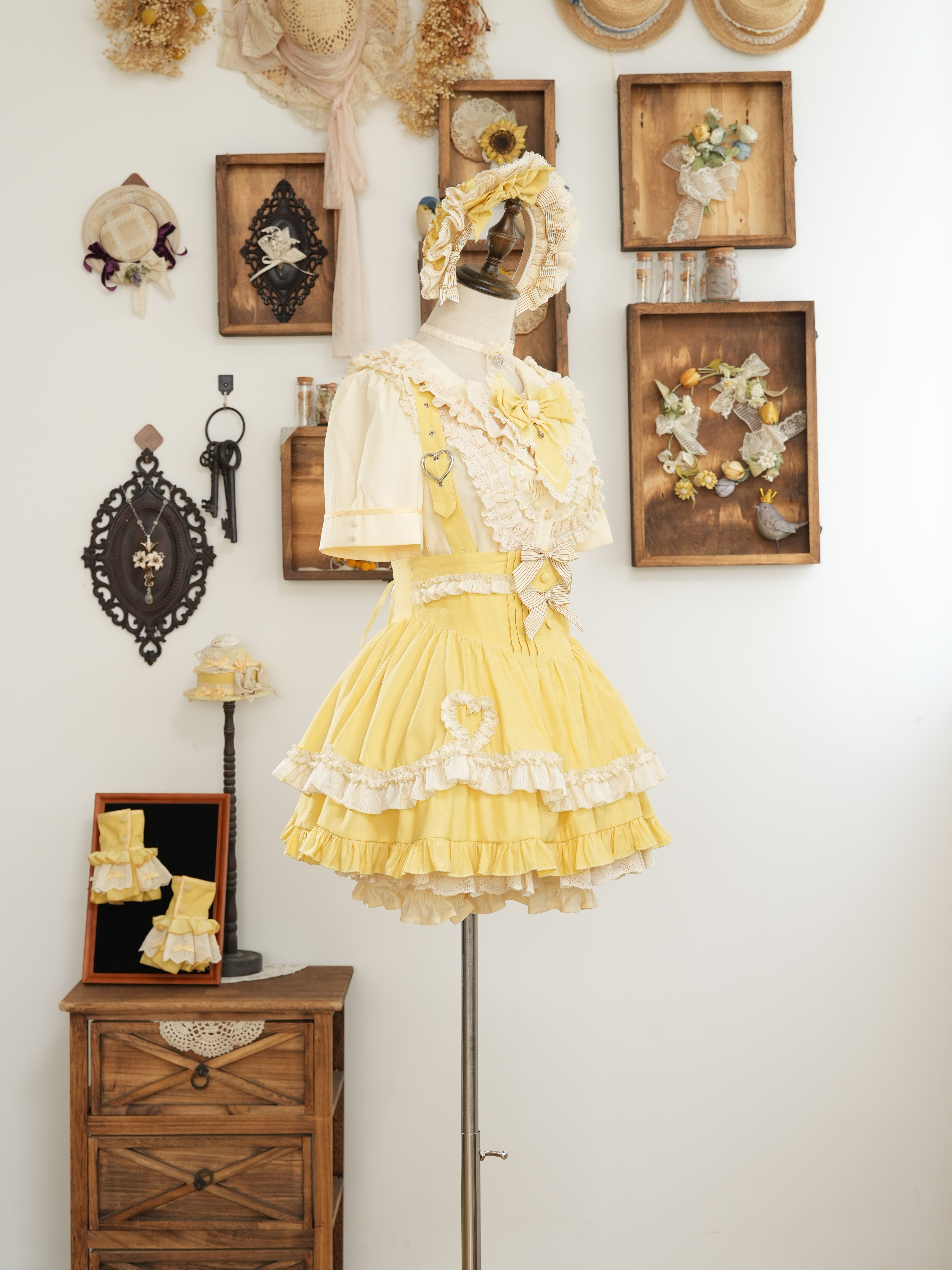 シャンティクリーム・パティスリー サスペンダー付きスカート