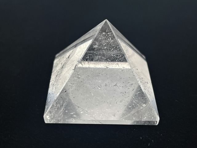 ピラミッド（水晶）