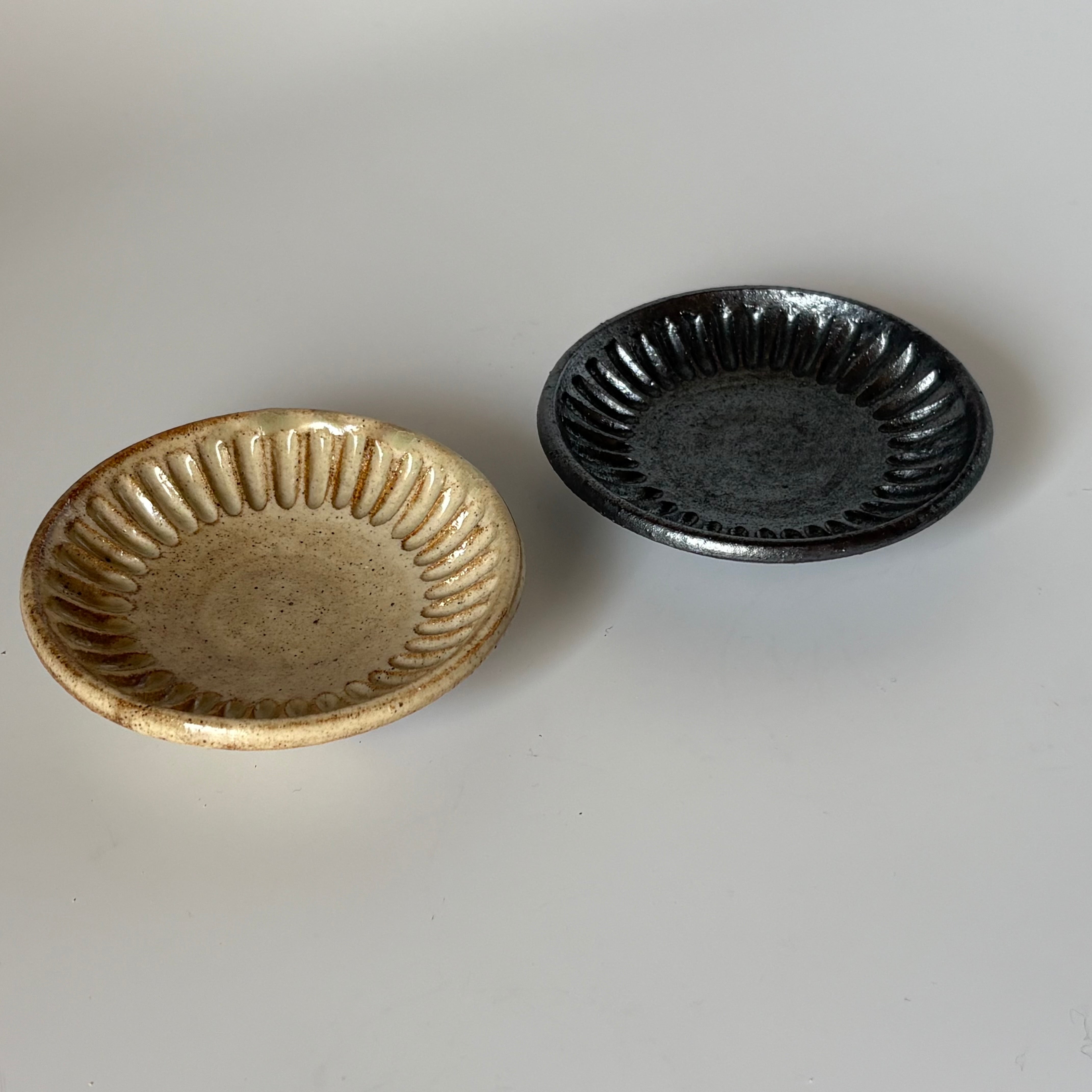 益子淳一 / 鉄黒しのぎ豆皿 | 星霜 -古道具と手しごと品-