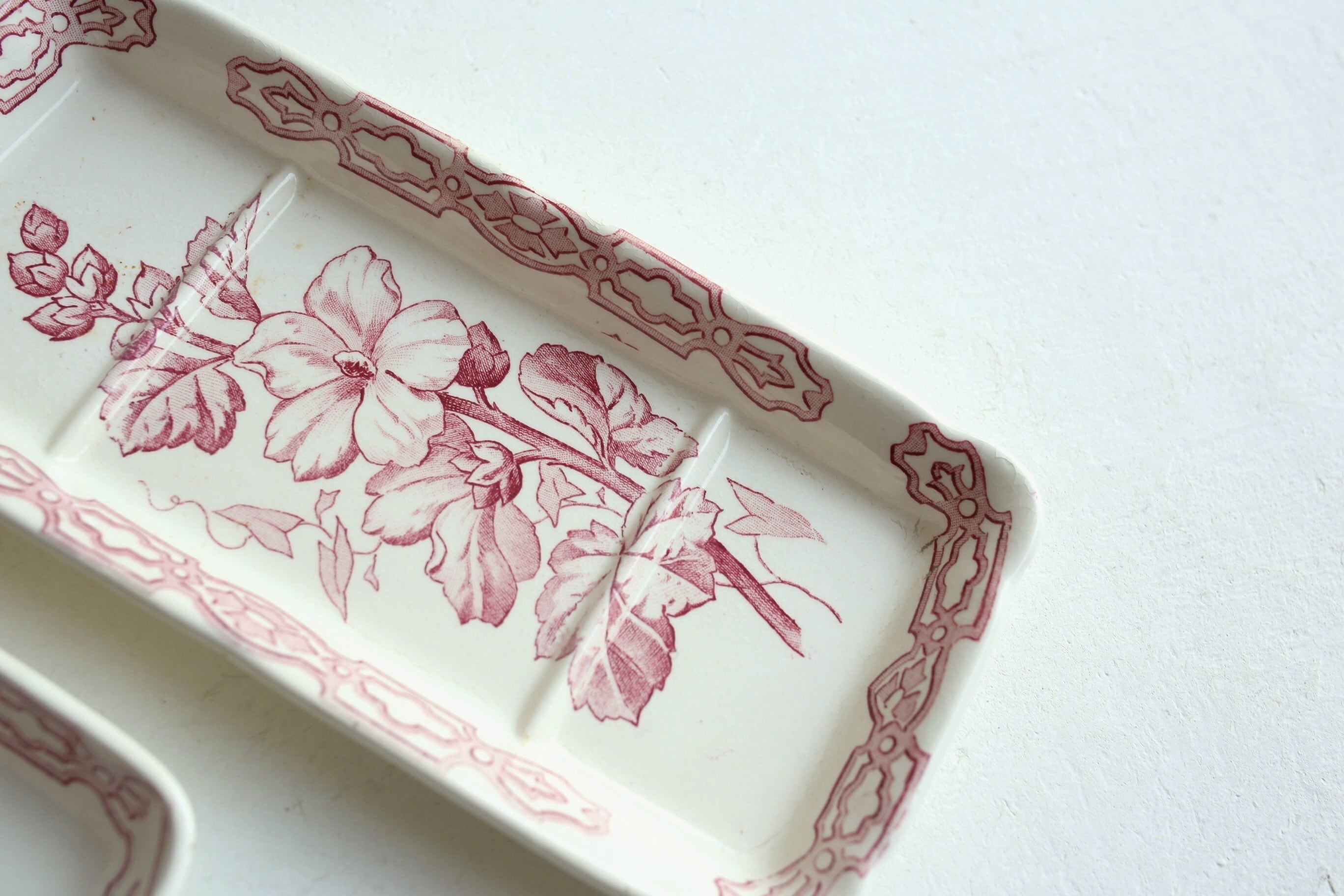 フランス アンティーク クレイユモントロー 『ROSE TRÉMIÉRE』 トレイ2