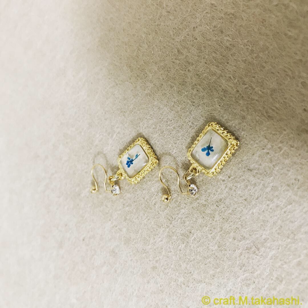0090:ドライフラワーのイヤリング ブルー グリーン 青 緑 金 ゴールド シンプル