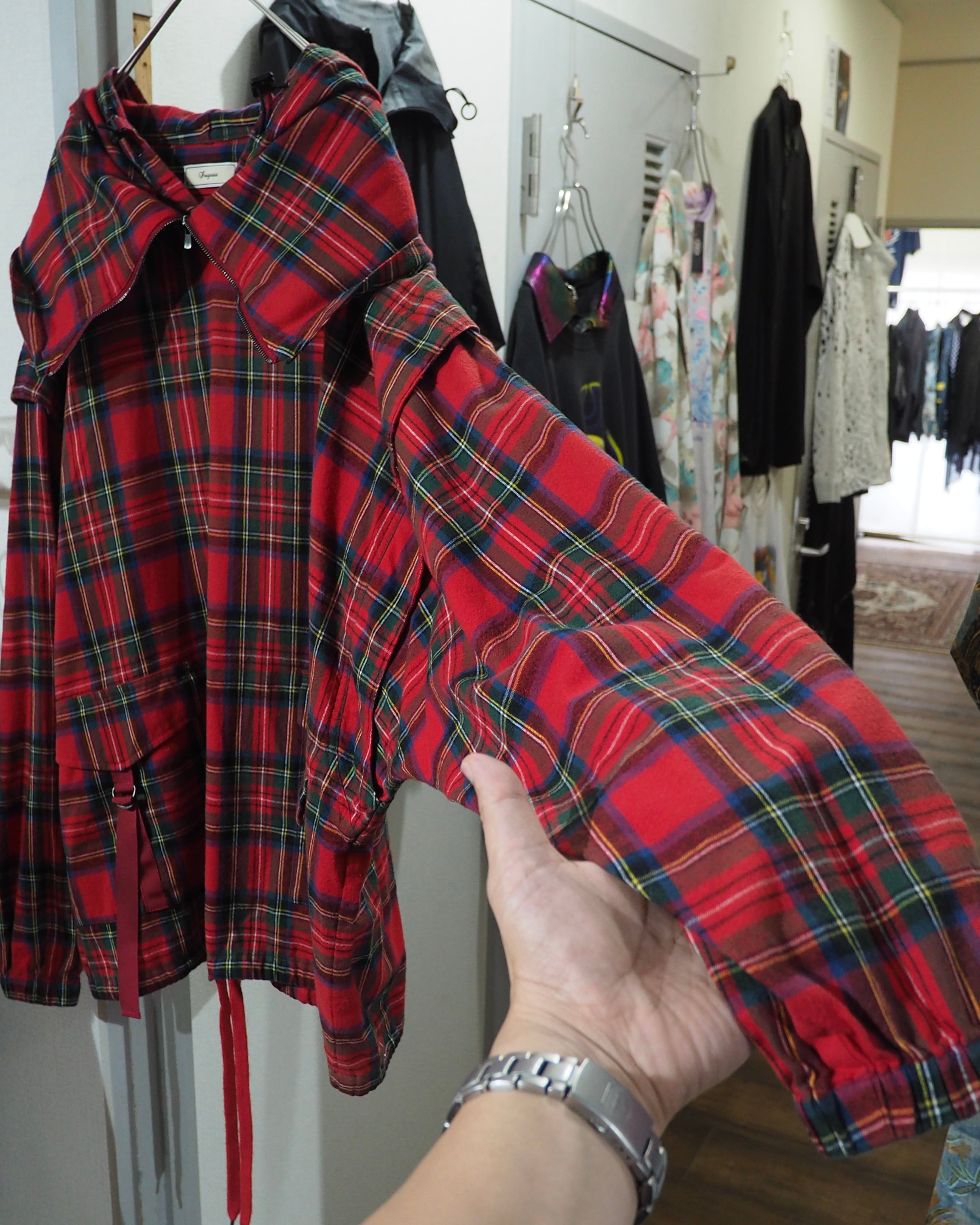 " Iroquois ‐ 変形 " Tartan check pattern Over silhouette Hoodie