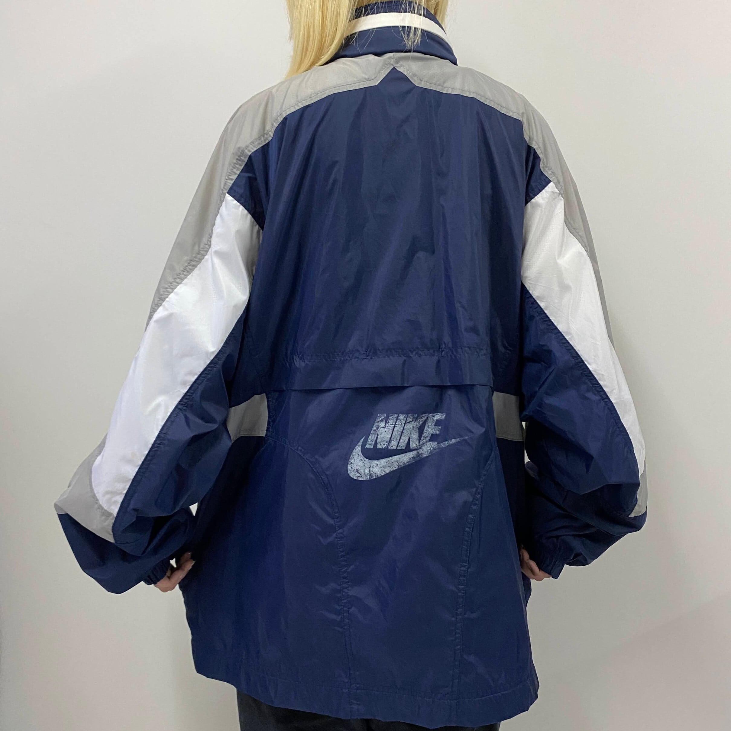 ビッグサイズ 90年代 NIKE PREMIER ナイキプレミア フード収納型 ナイロンジャケット ロゴ刺繍 バックプリント メンズ2XL相当 古着  90s ヴィンテージ ビンテージ ネイビー 紺【ナイロンジャケット】 | cave 古着屋【公式】古着通販サイト