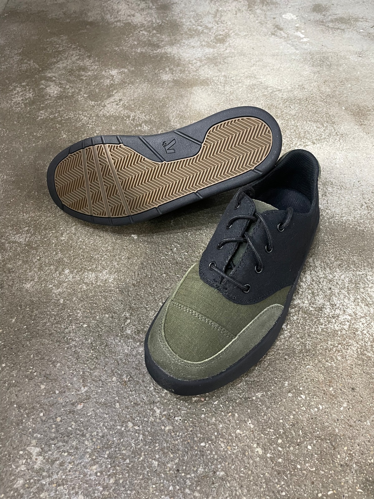 AREth / LOX / FOREST GREEN/BLACK | LATITUDE
