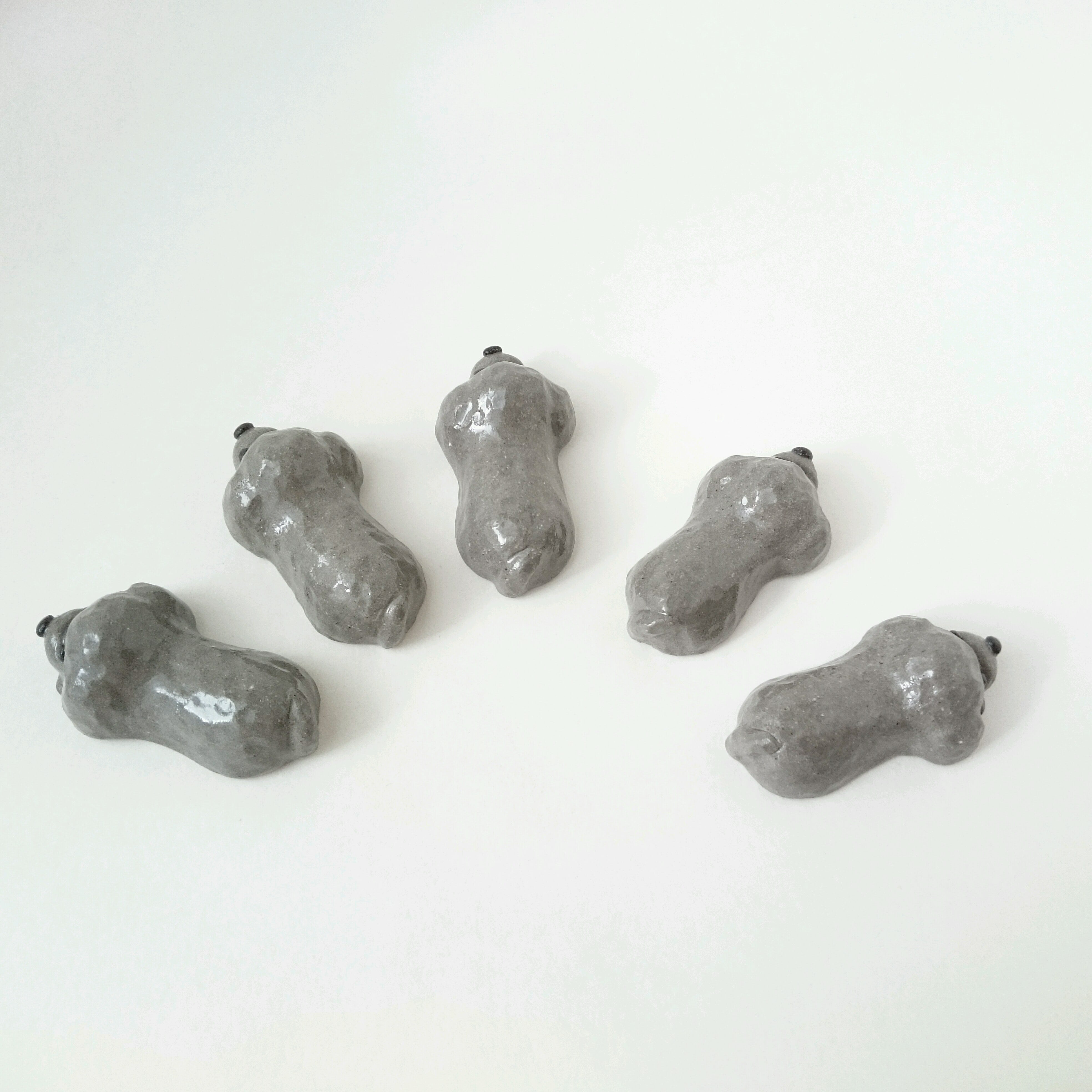 トイプードルの箸置き（シルバー） | 陶器のことり
