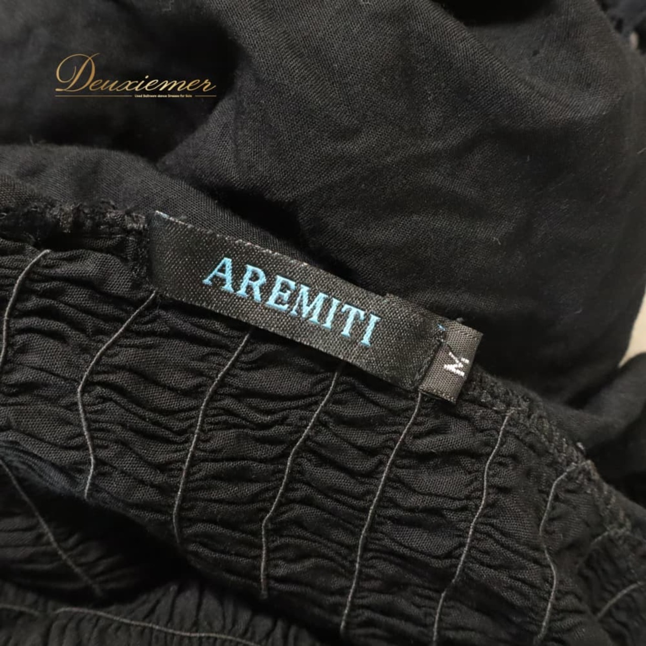 フラダンス 衣装 AREMITI アレミティ トップス カットソー ブラック系 黒 真っ黒 無地 シンプル ハワイアン アロハ フラ ダンス レッスン 練習 ハワイアンダンス デザインカット フリル かわいい おしゃれ 上品 華やか 大人っぽい 練習着 ダンス衣装 レッスンウェア