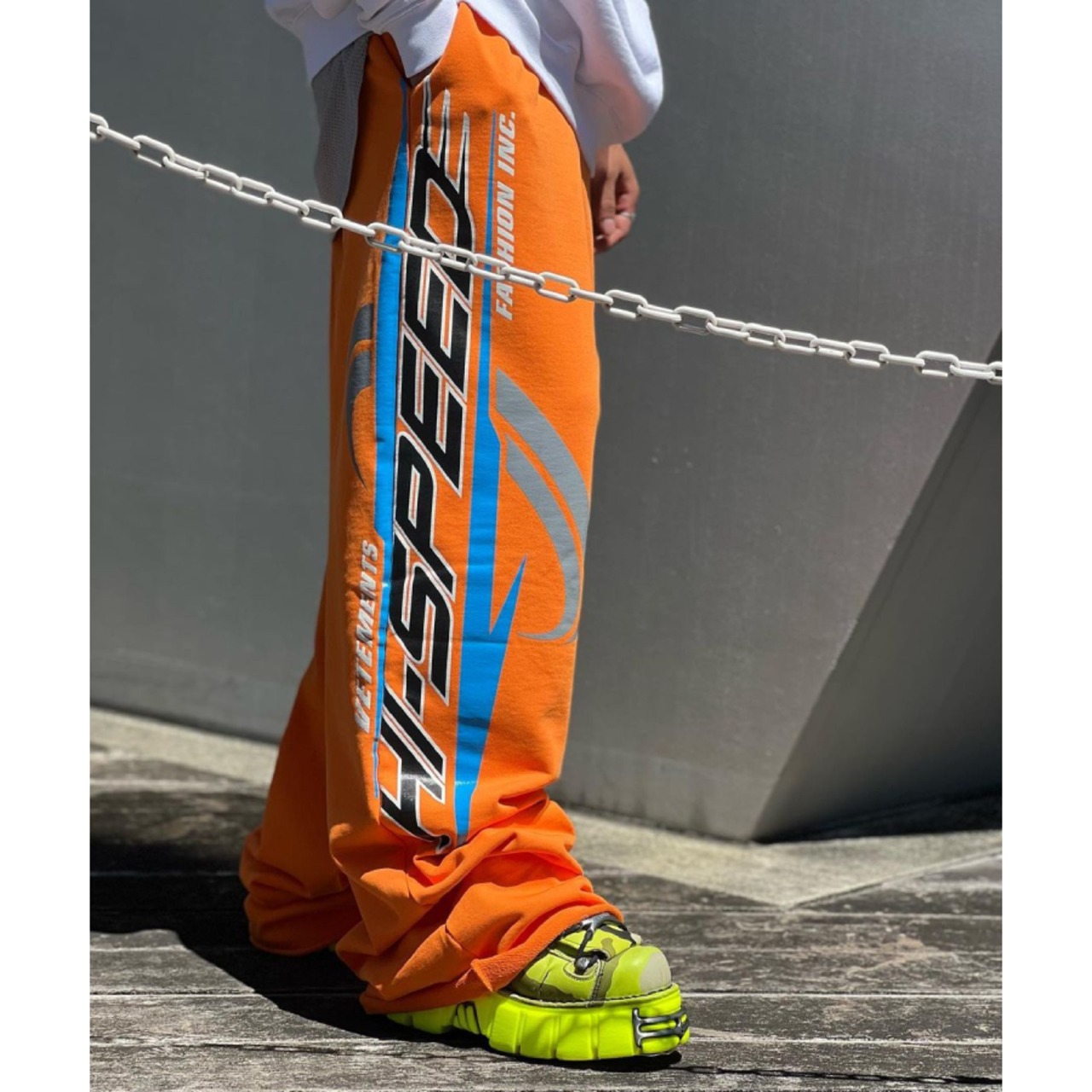 【VETEMENTS】HI-SPEED WIDE SWEATPANTS（NEON ORANGE） - 11