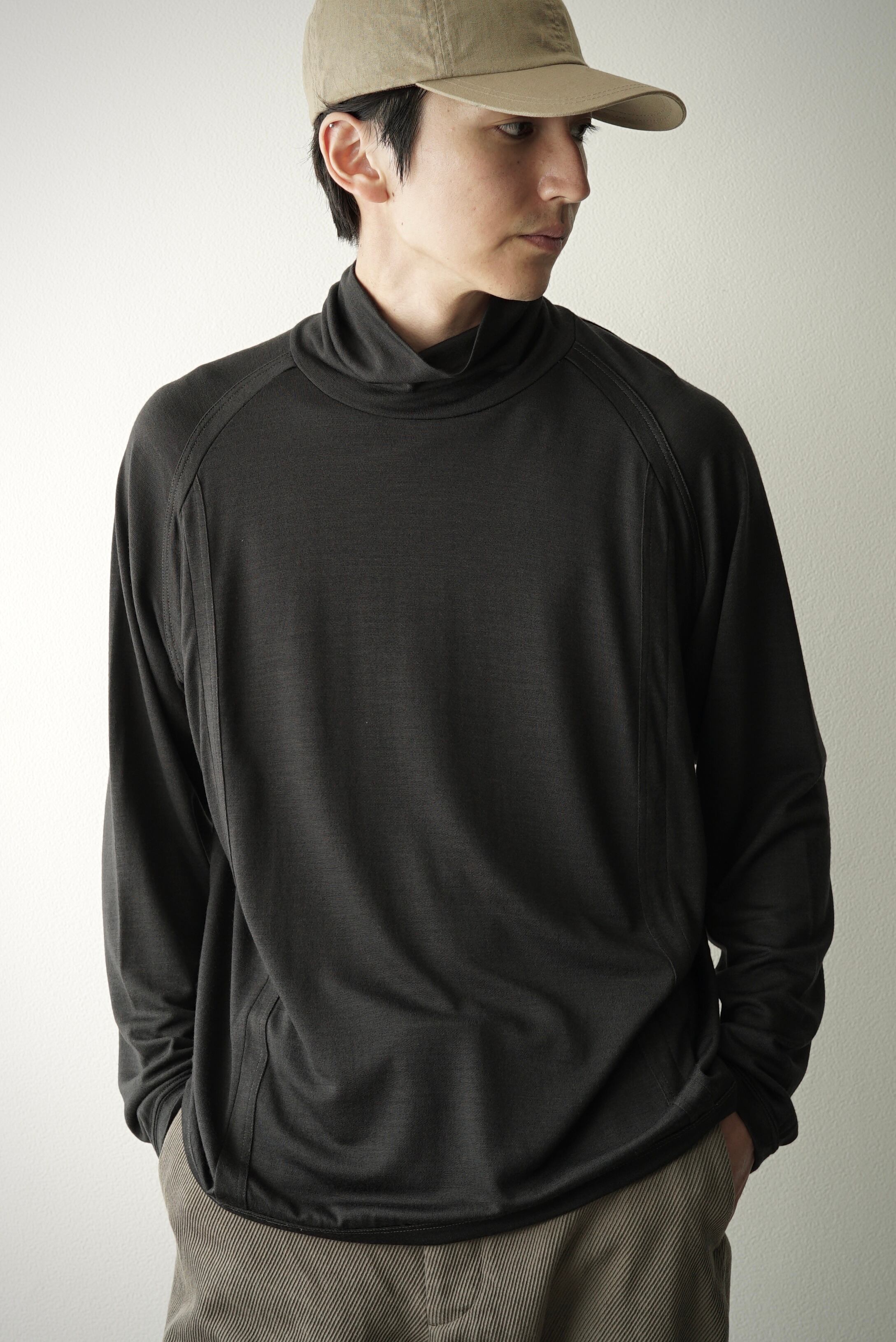 Super140s Washable Wool DC_Jersey / Binder Turtle Neck (DARKNESS) | C O L I N A Super140s Washable Wool DC_Jersey / Binder Turtle Neck (DARKNESS) | C O L I N A