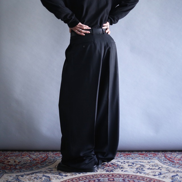 2-tuck straight silhouette black super wide slacks