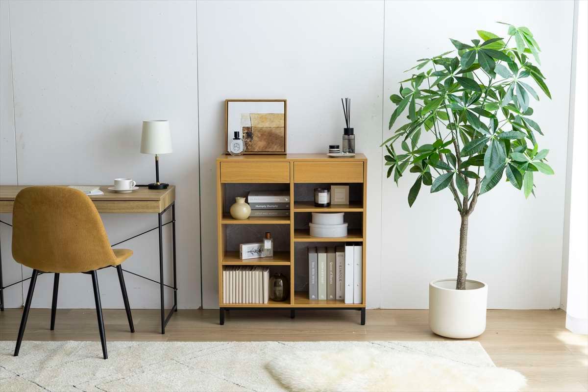 木目調×ストーン調がお部屋をおしゃれに演出する引き出し付き本棚