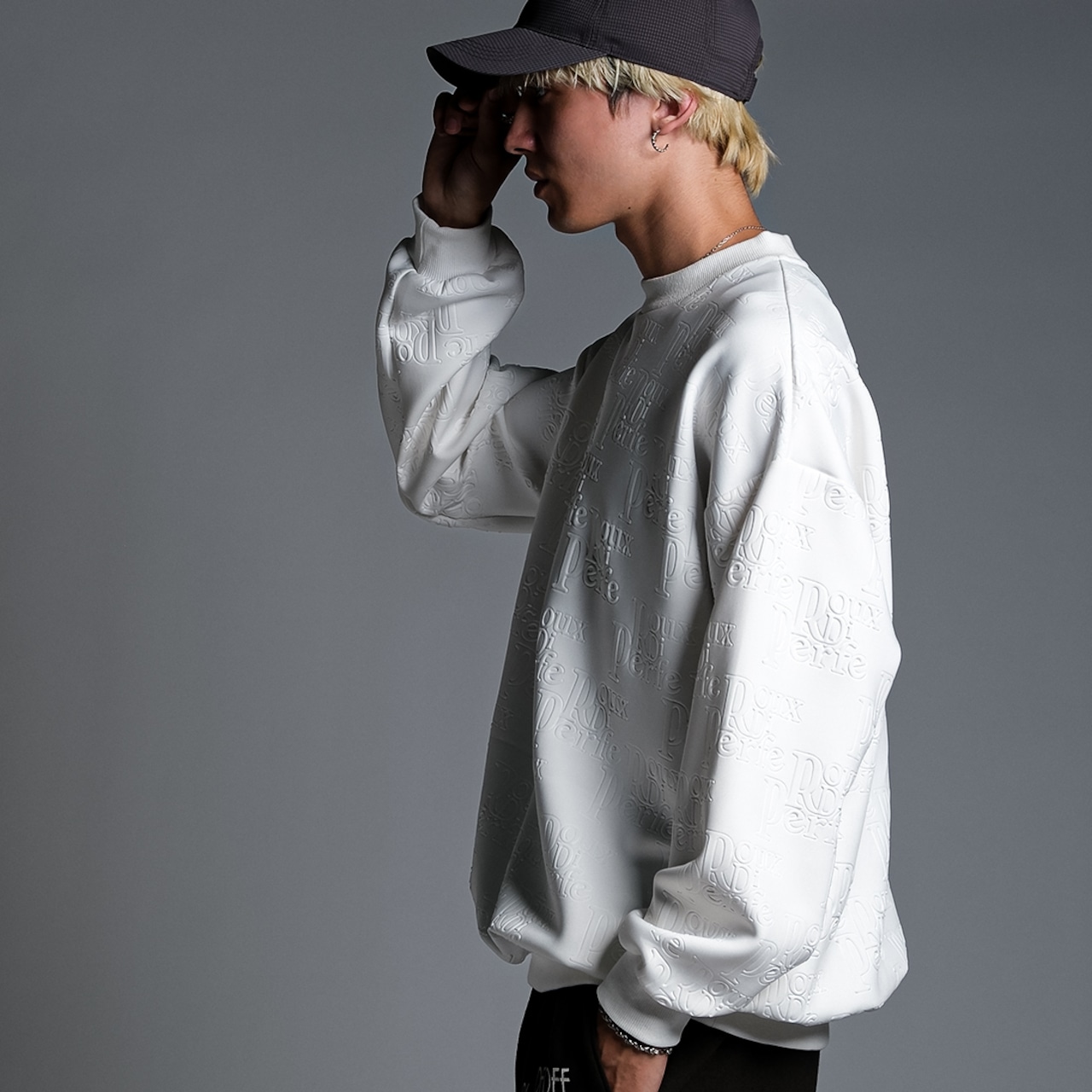 エンボスロゴトレーナー