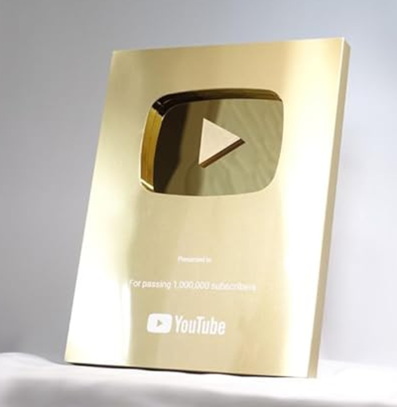 オーダーメイド可能】 YouTube クリエイター アワード 金の盾 レプリカ