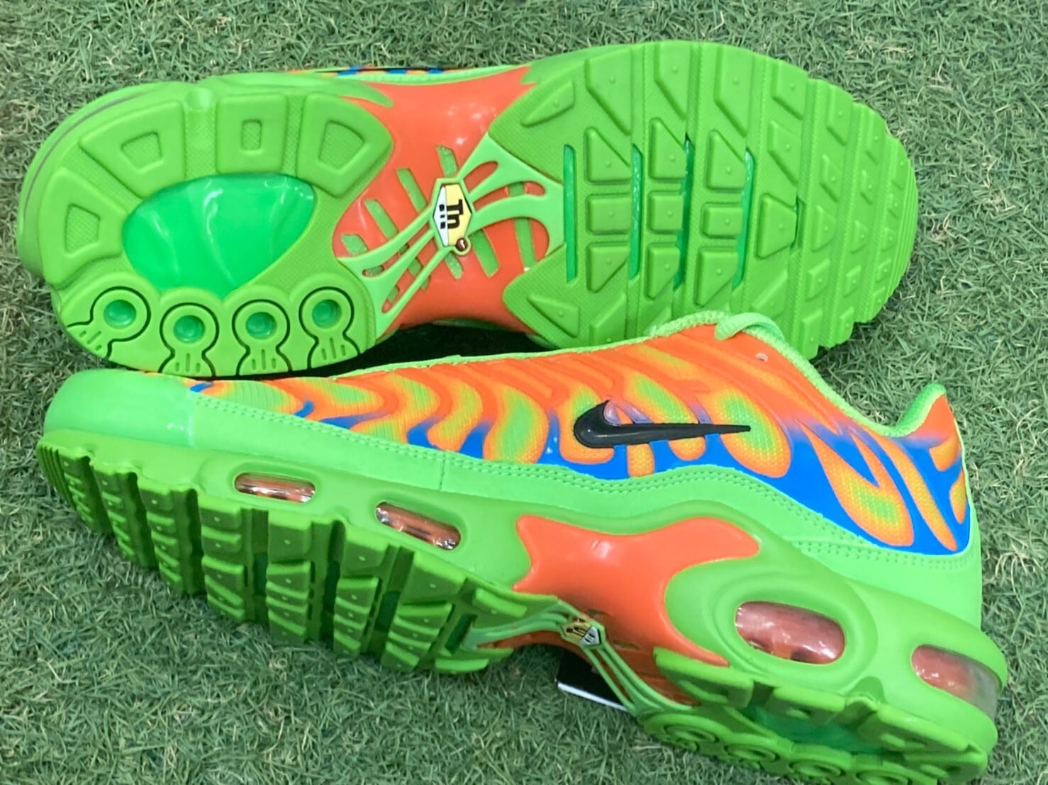 Supreme × NIKE AIR MAX PLUS GREEN DA1472-300 27.5cm 85549 | BRAND 