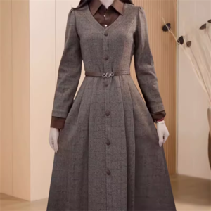 【送料無料】 ロングワンピ ひざ丈 ミモレ 大きい ゆったり ゆる オーバーサイズ プラスサイズ 長袖 Vネック Aライン フレア ポケット 厚手生地 エレガント 可愛い 大人可愛い きれいめ シンプル カジュアル シック コンサバ 華やか 大人 上品 おしゃれ お洒落 主役級 こなれ感 高見え 高級感 無地 秋 冬 レディース 女性用 ママ 20代 30代 40代 デート お出かけ 女子会 お呼ばれ 休日 お茶会 授業参観 普段使い ファッション コーデ スタイル 楽ちん 体型カバー 着痩せ