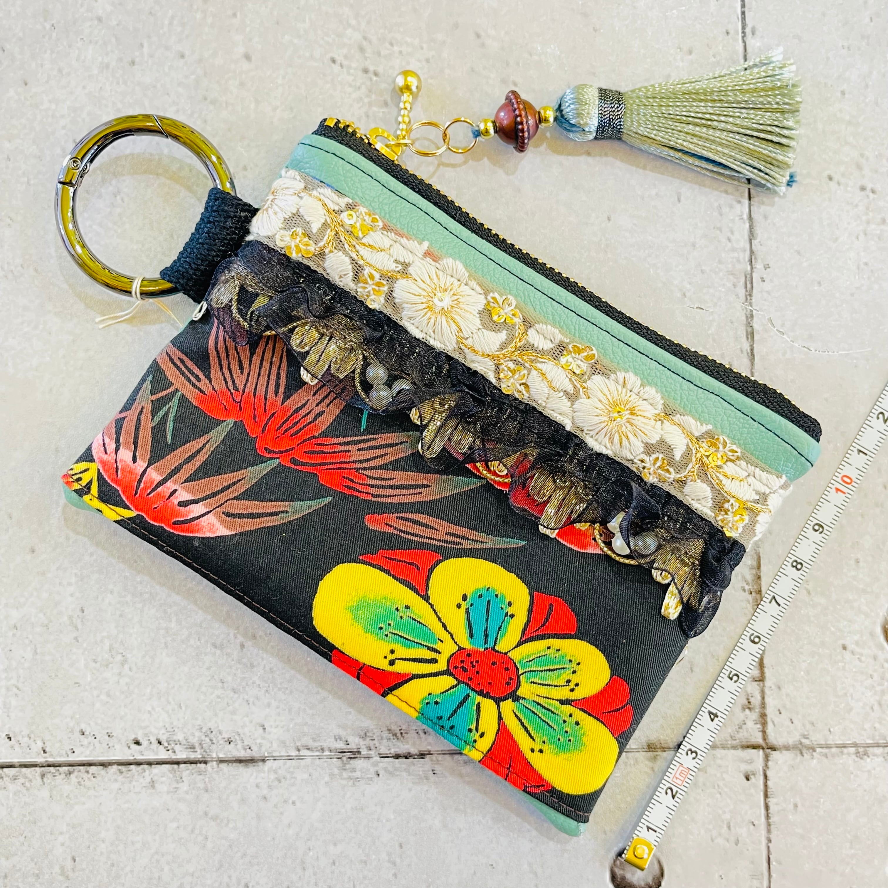 SKP#1 インド刺繍リボン 着物ハギレ ポーチ リボン タッセル付き | Pay ID