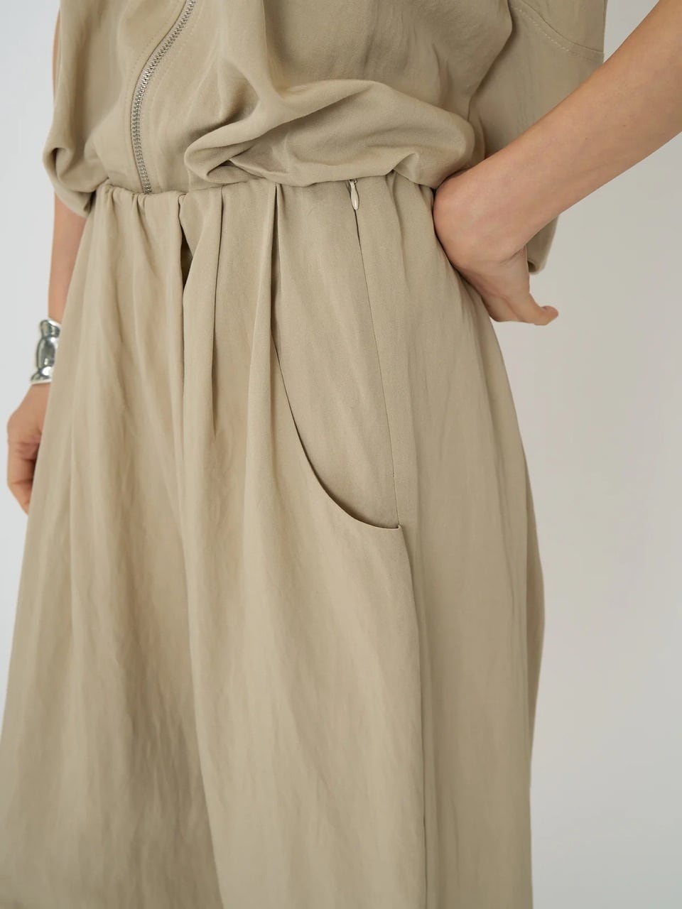 【CHIGNON】フロントタックカーヴィーパンツ　3261-026MK