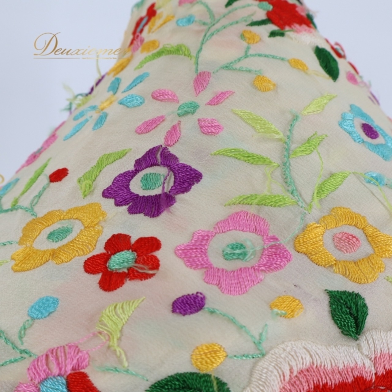 フラメンコ 衣装 マントン シージョ フレコ シルク 刺繍 花柄 フレコ フリンジ 薄い ダンス パーティ 発表会 アイボリー ホワイト系 薄い エレガント 高級感 舞台衣装 レディース コスチューム 柔らかい素材 おしゃれ