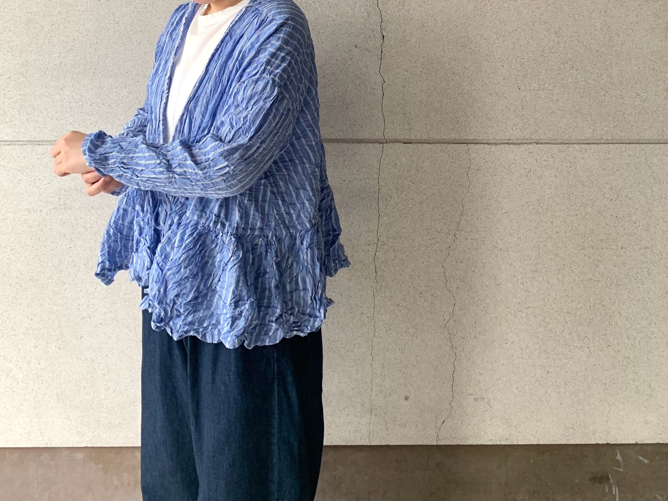pas de calais】ブルーシャーリングストライプ カシュクールブラウス