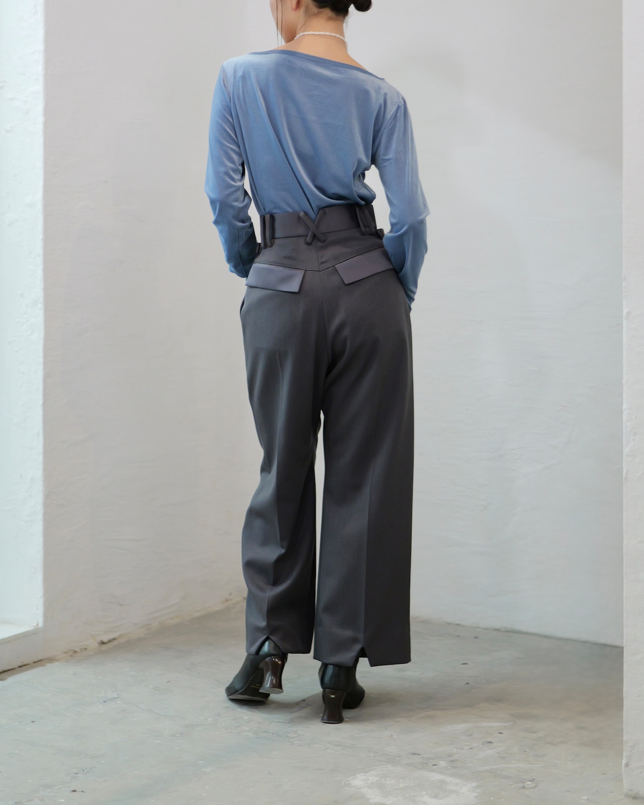 RITSUKO KARITA - Satin tuck slacks〔plain〕 :Purple gray|サテン切替ウエスト/オリジナルウール(経Gray × 緯Purple)/立体パターン