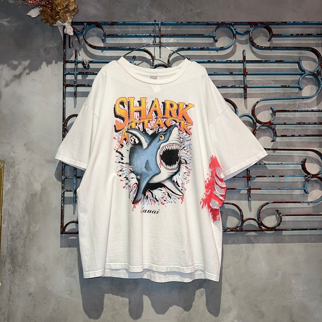 90's JERZEES SHARK ATTACK Gimmick White T-shirt / シャークアタック アニマル サメ ギミック 白t 古着 古着屋 used