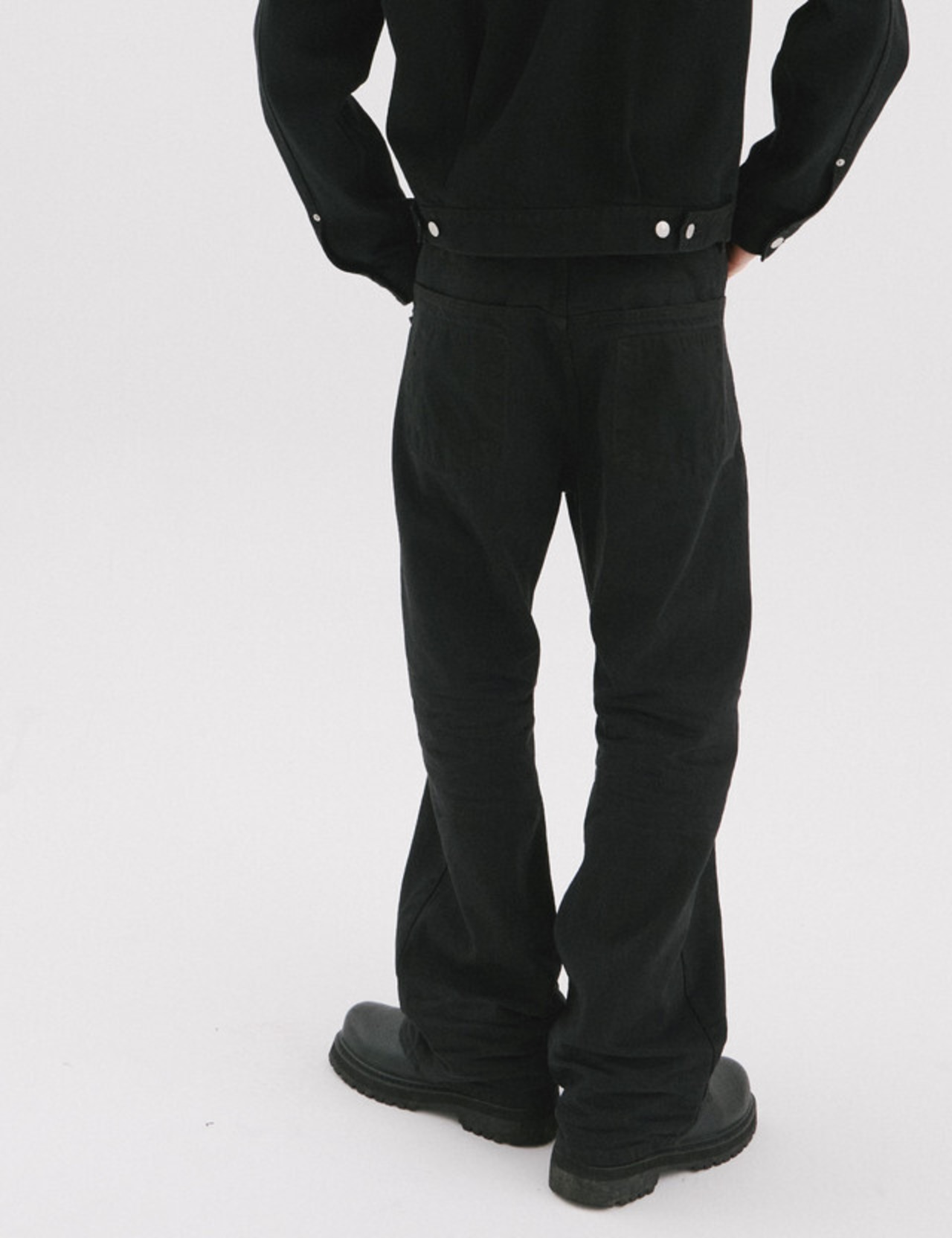 FAR FROM WHAT/ wrinkled washed pants black