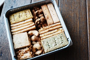 おつまみクッキー缶