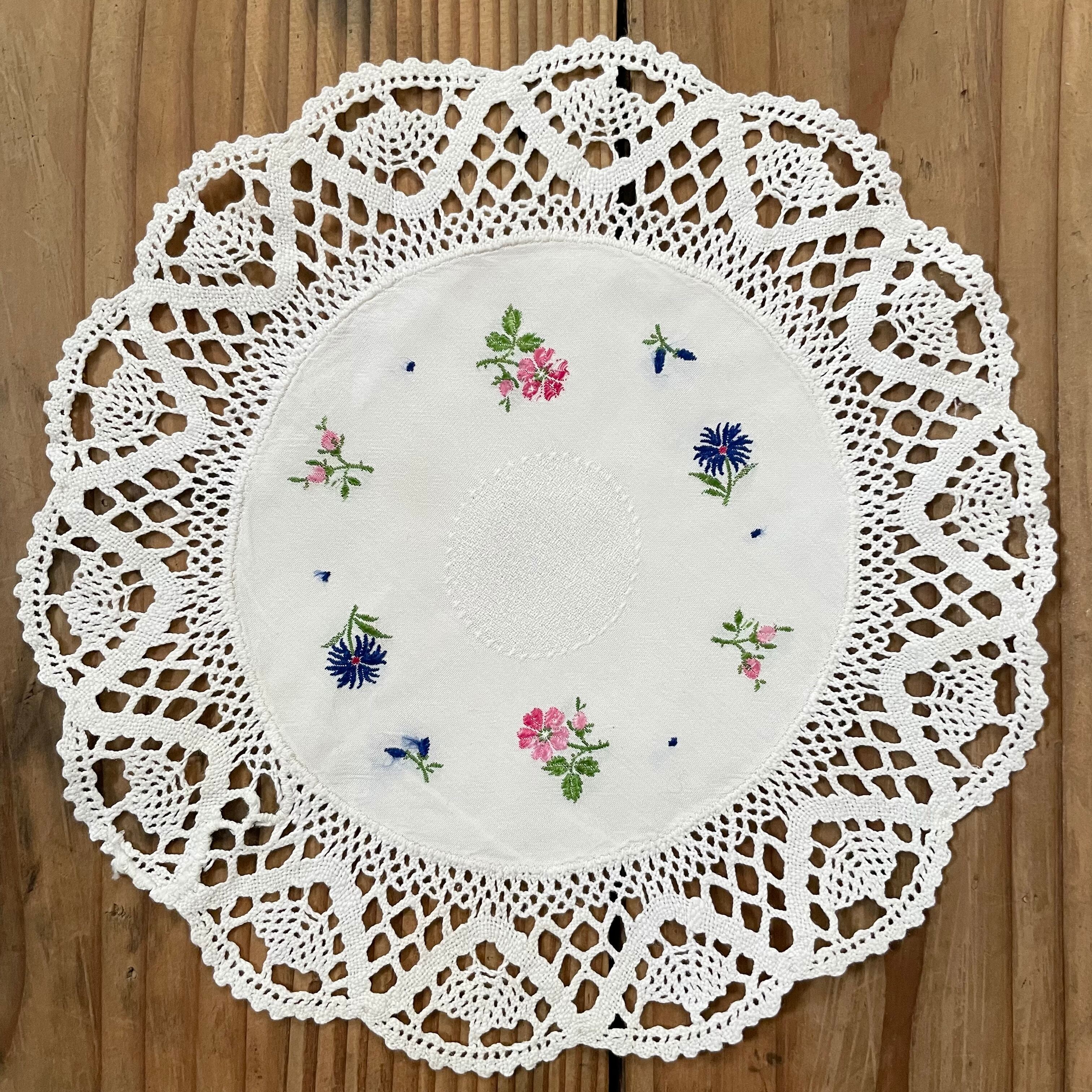 小花刺繍のドイリー