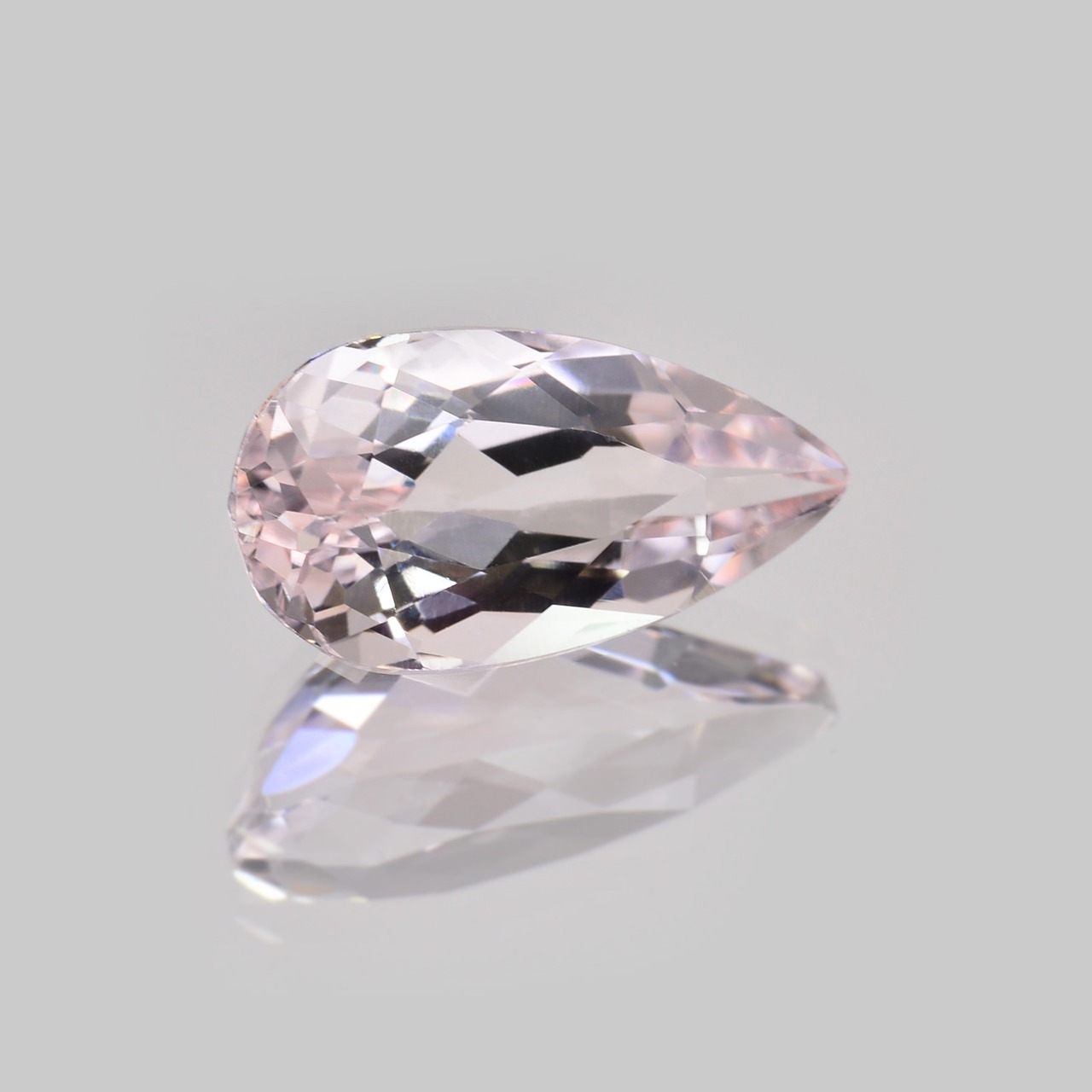 ソ付 モルガナイト 2.282ct ルース ペアシェイプ