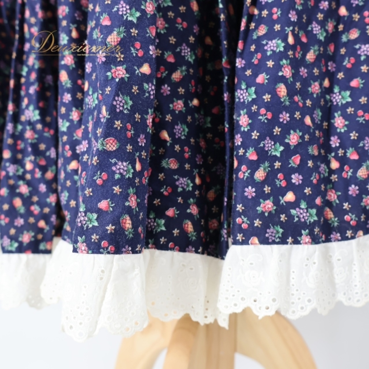 フォークダンス 衣装 スカート ネイビー系 レース チロリアン チロルスカート 紺 赤 黄 紫 白 フルーツ柄 花柄 ぶどう パイナップル いちご さくらんぼ ふんわり ボリューム カントリー レッド系 イエロー系 パープル系 ホワイト系