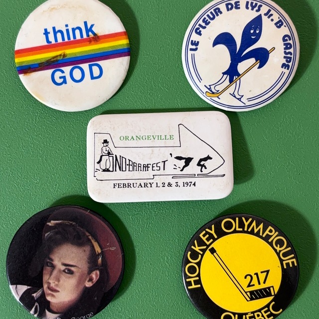 5個 ヴィンテージ レトロ 缶バッジ  vintage ビンテージ 古着 通販 リメイク 雑貨 2508013-24